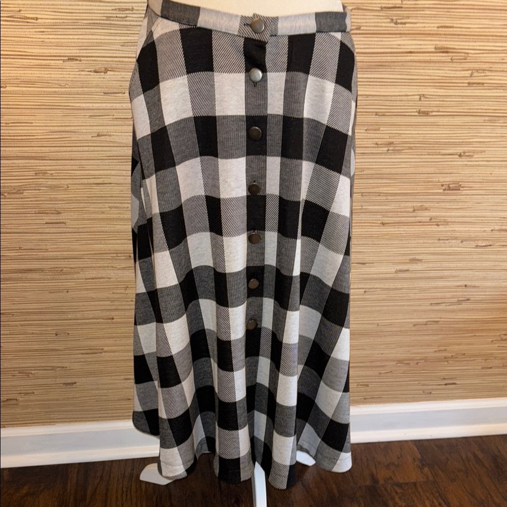 NY collection knit Black & White Plaid Button-Down Skirt size medium pockets!